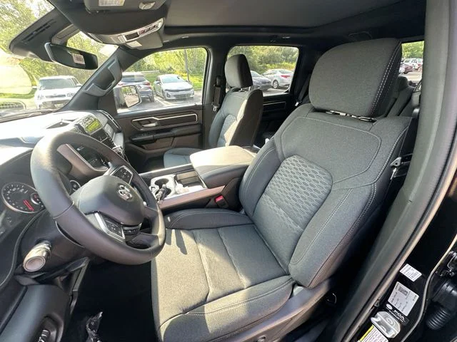 New 2026 Diamond Black Crystal Pearl-Coat Exterior Paint RAM Big Horn/Lone Star image 14
