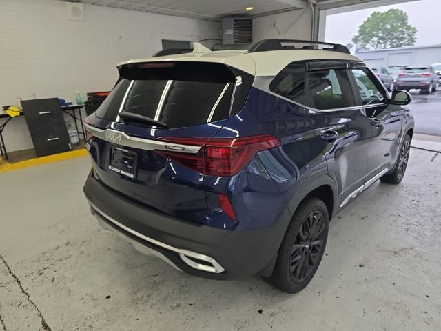 Used 2022  Kia Nightfall image 5