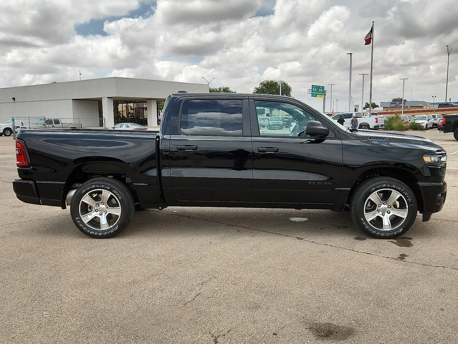 New 2026 Diamond Black Crystal Pearl-Coat  Paint Ram EXPRESS CREW CAB 4X2 5