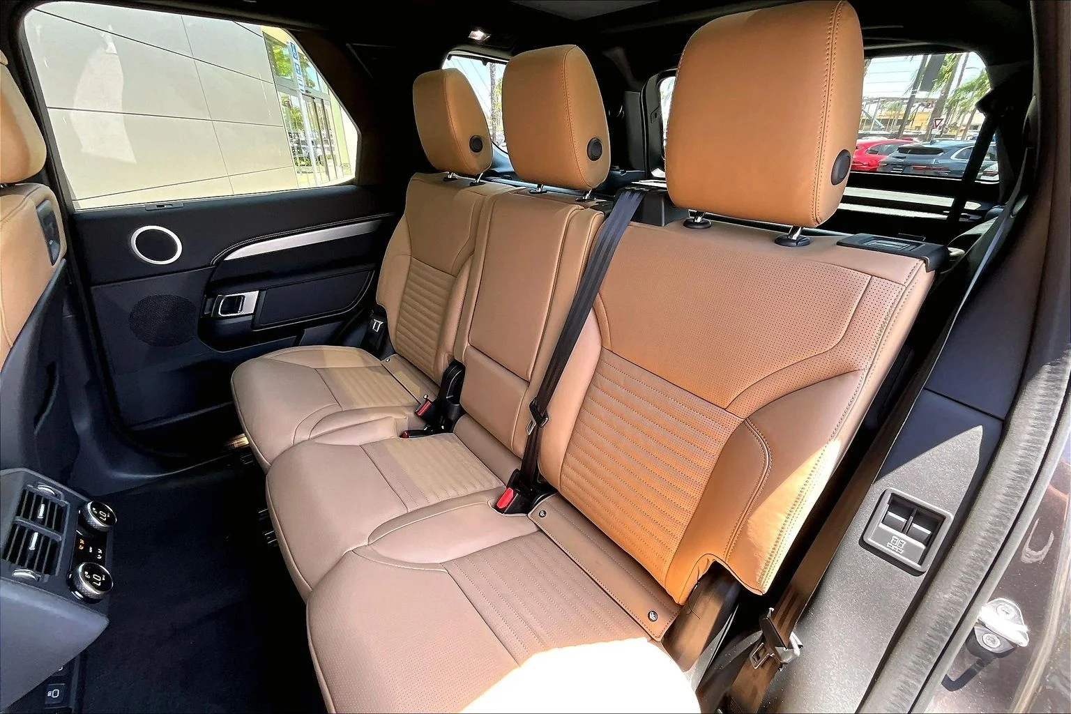 New 2026 Charente Grey Land Rover Dynamic SE image 10