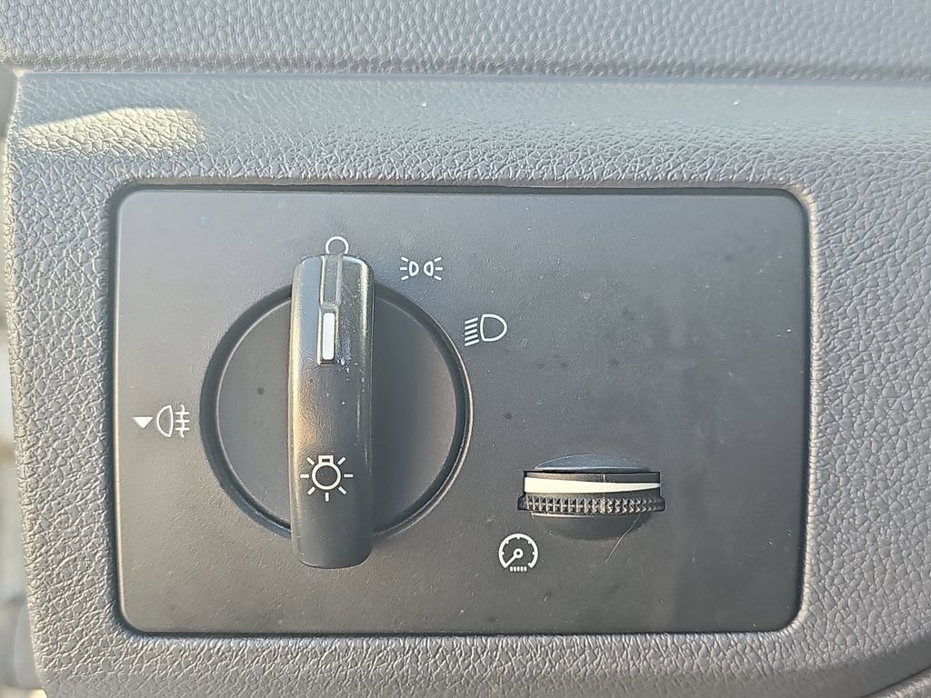 Used 2010 White Ford XLT image 25