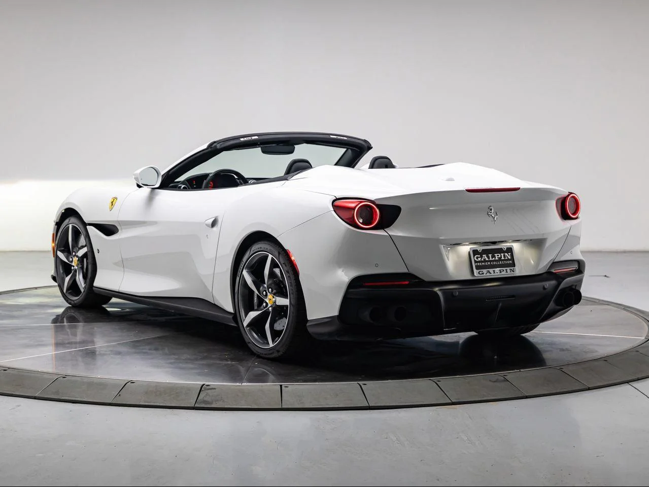 Used 2023 Bianco Cervino Ferrari M image 3