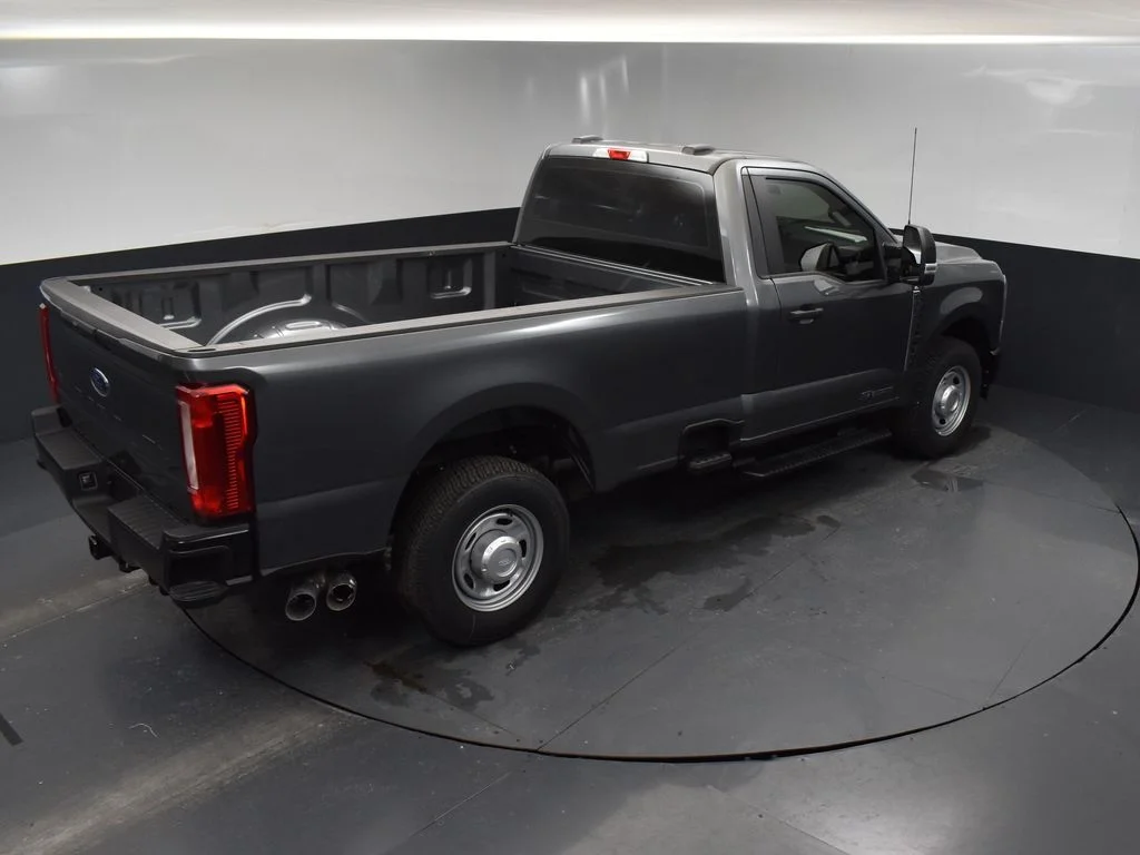 New 2025 Gray Ford XL image 31