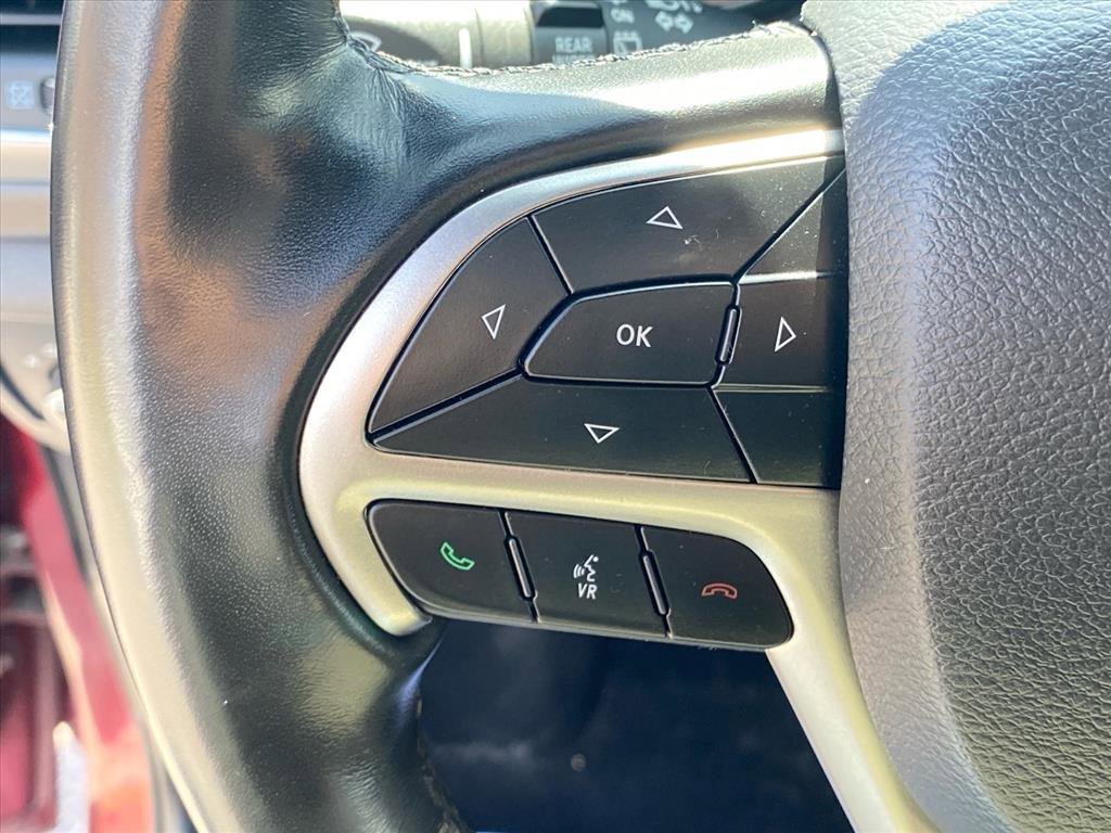 Used 2020 Velvet Red Pearlcoat Jeep Laredo E image 17