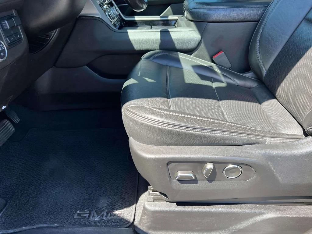 2021 GMC Yukon Denali - Photo 20