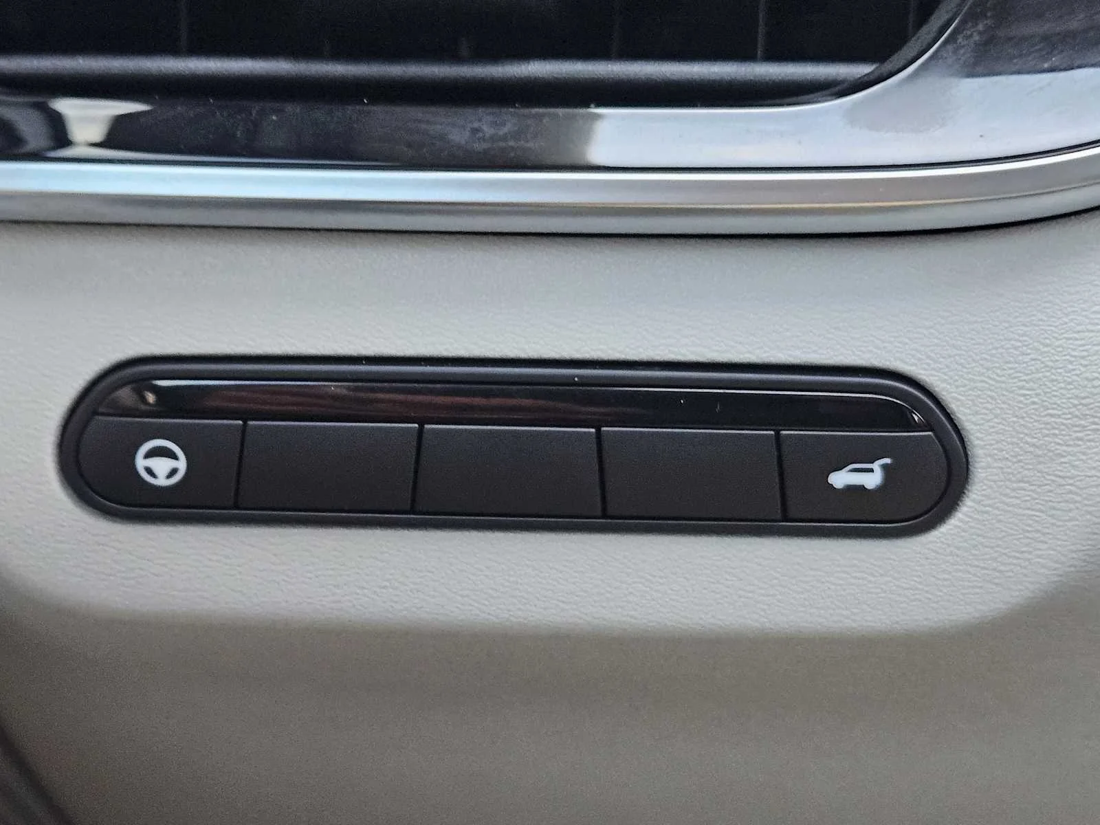 Certified Used 2027 Radiant White INFINITI LUXE image 18