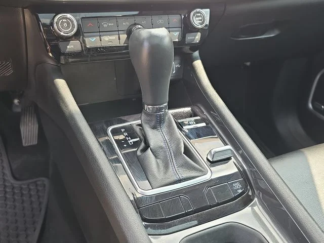 Certified Used 2022 Blue Jeep Latitude image 31