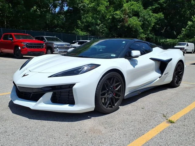 Certified Used 2024 White Chevrolet Z06 image 1
