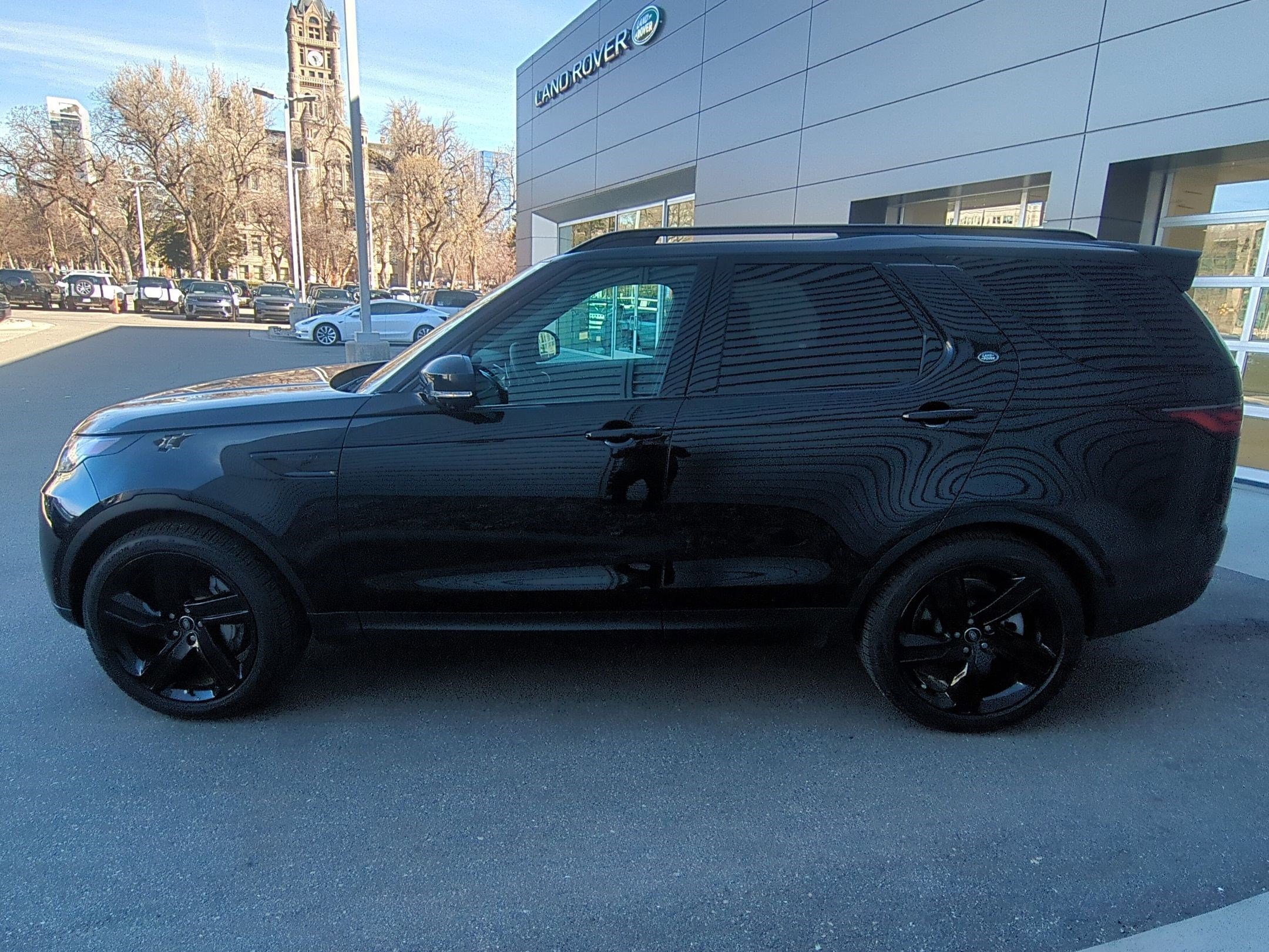 Used 2025 Santorini Black Metallic Land Rover S image 8