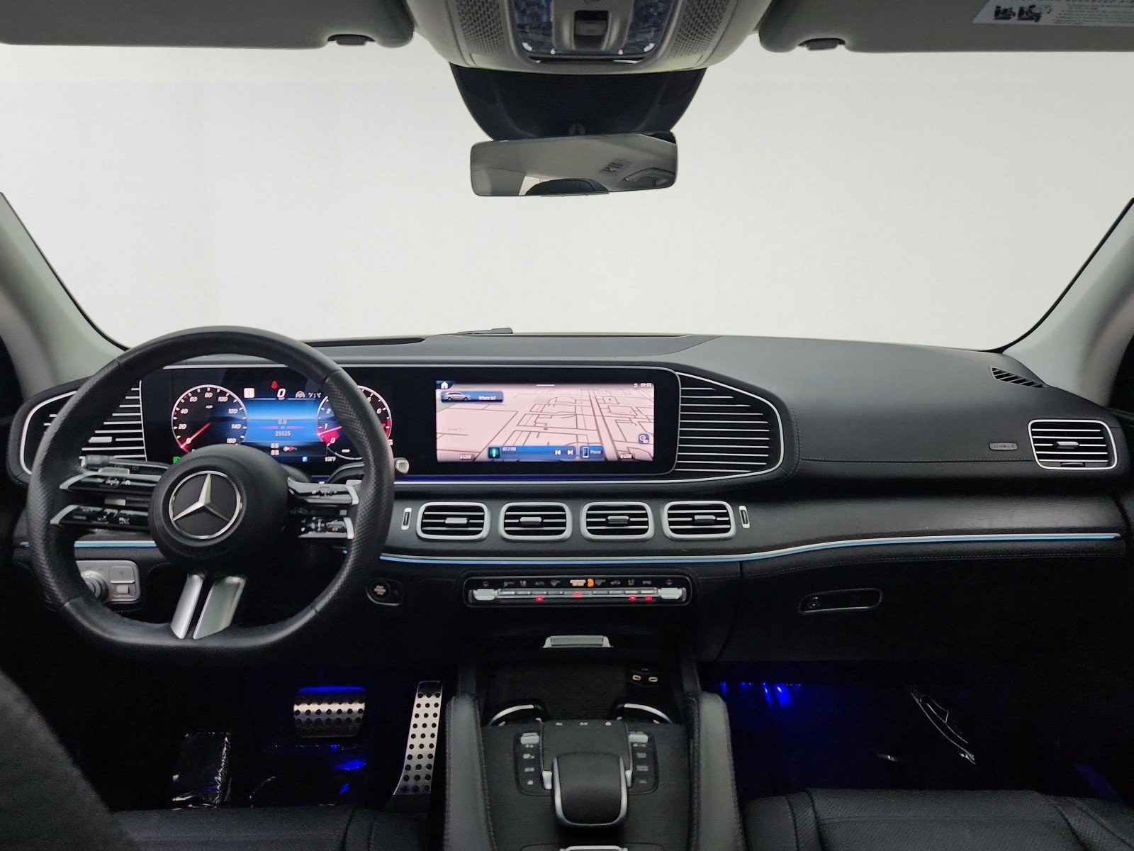 Certified Used 2024 MANUFAKTUR Diamond White Metallic Mercedes-Benz GLS 580 image 33