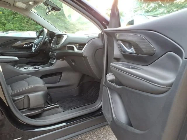 2023 GMC Terrain SLE - Photo 11