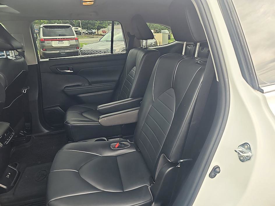 Used 2021 Blizzard Pearl Toyota Hybrid XLE image 31