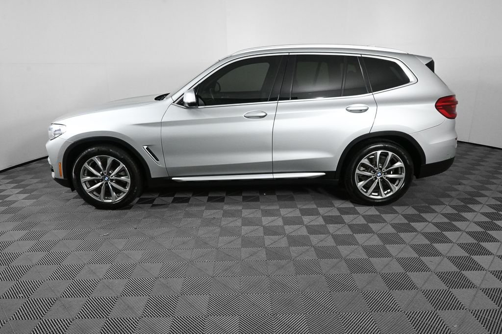 Used 2019 Silver BMW sDrive30i image 3
