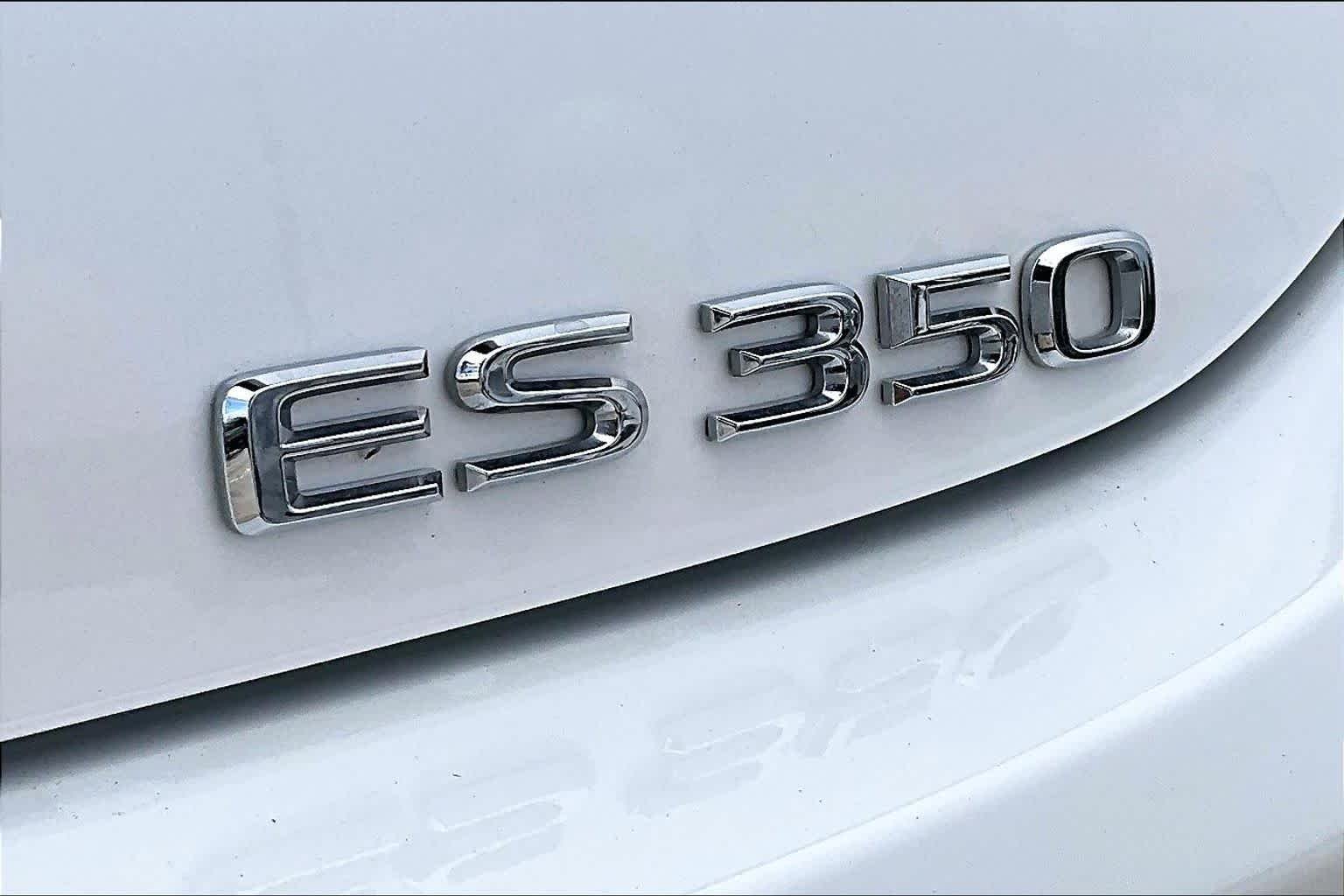 Used 2020 Eminent White Pearl Lexus  image 10