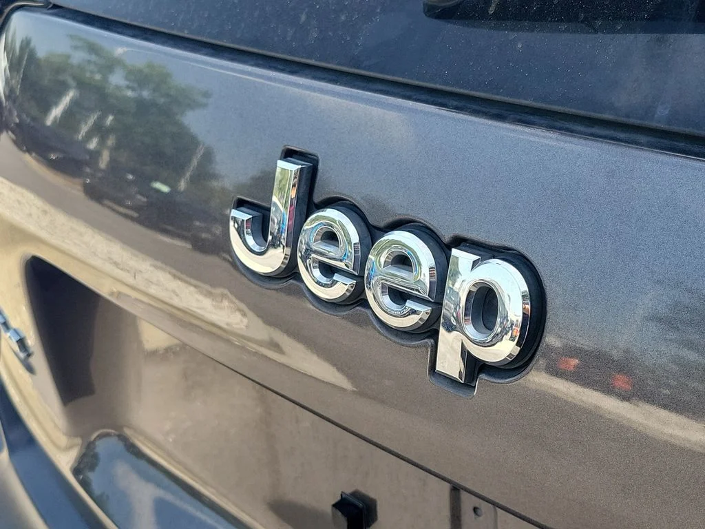 Used 2019 Gray Jeep Limited image 8