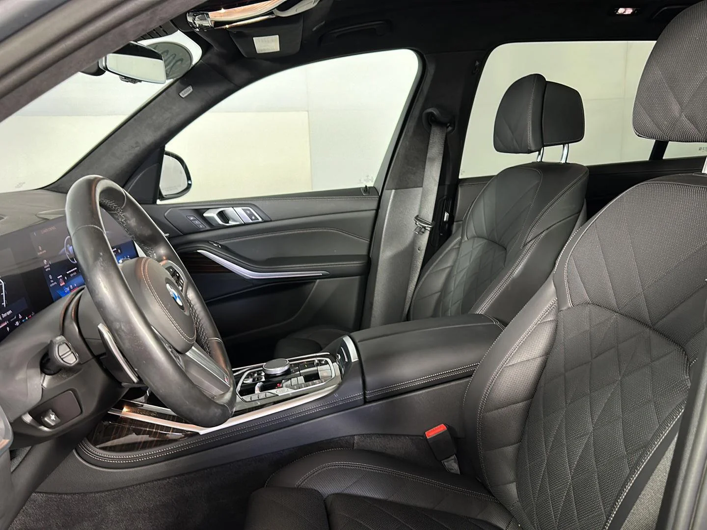 Used 2024 Skyscraper Grey Metallic BMW xDrive40i image 6