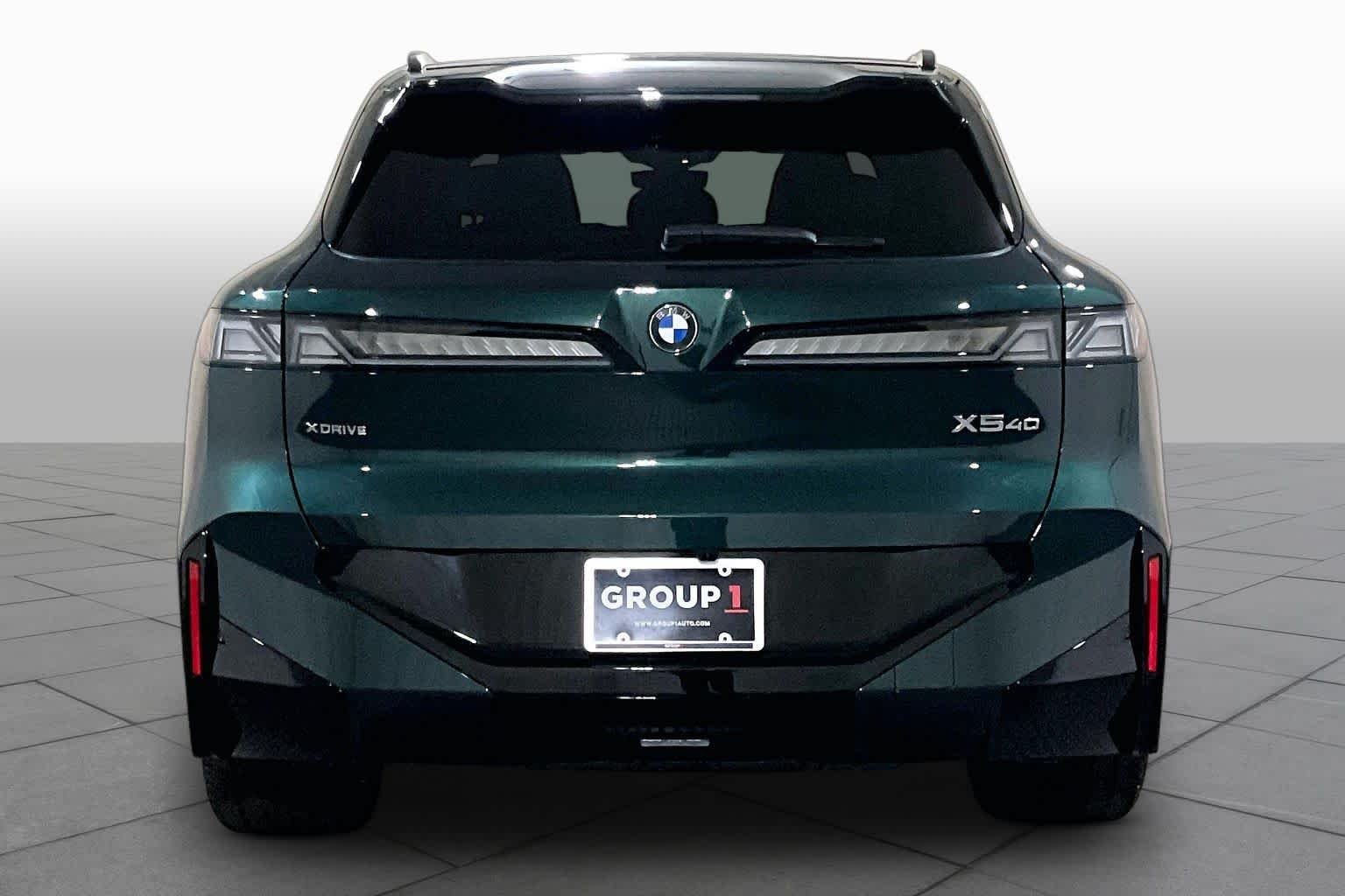 New 2027 Vancouver Green Metallic BMW 40 xDrive image 4