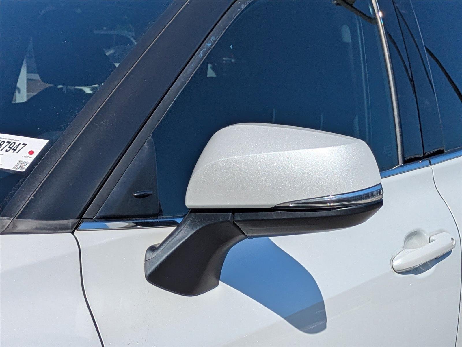 Used 2022 Wind Chill Pearl Toyota XLE image 12