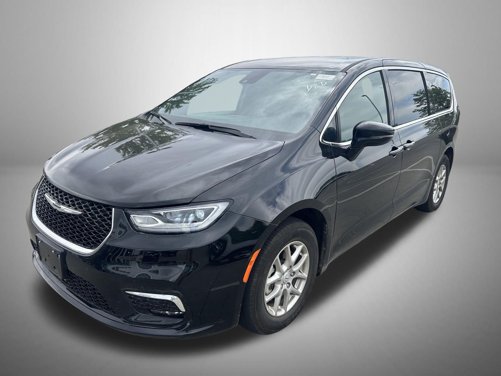 2025 Chrysler Pacifica Select's photo