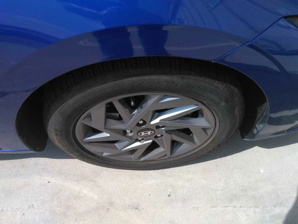 Used 2024 Blue Hyundai SEL image 3