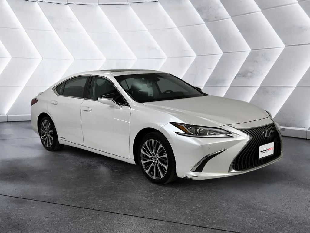 2020 Lexus ES 300h 300h's photo