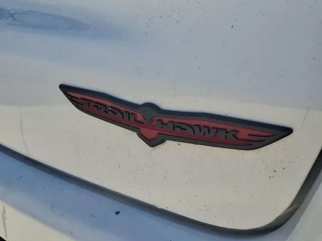 Used 2025  Jeep Trailhawk image 23