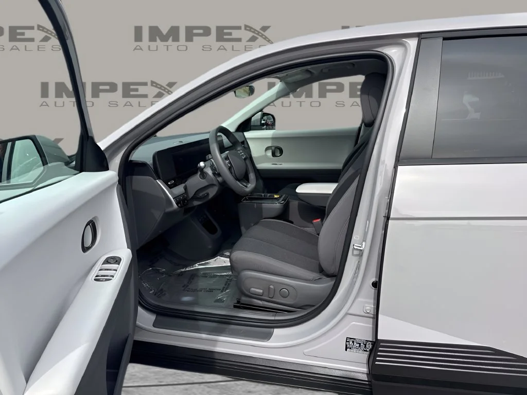 Used 2025 Gray Hyundai SE image 9