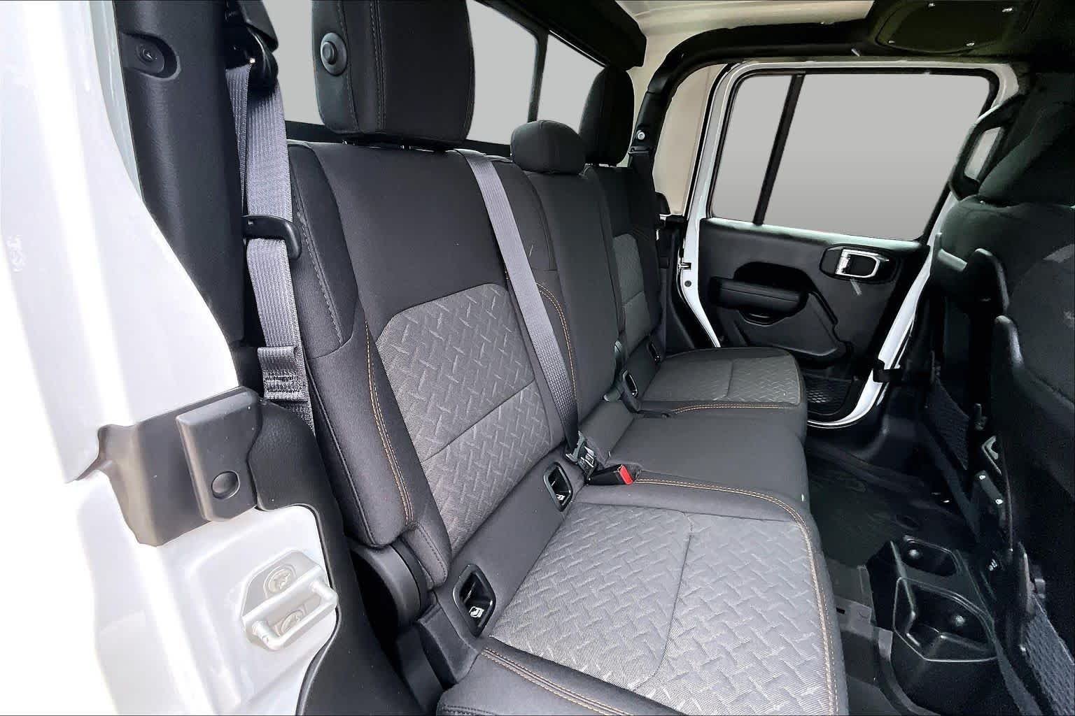 New 2026 Bright White Clearcoat Jeep Mojave image 23