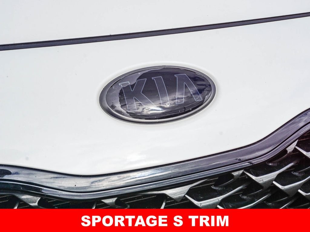 Used 2021 White Kia S image 11