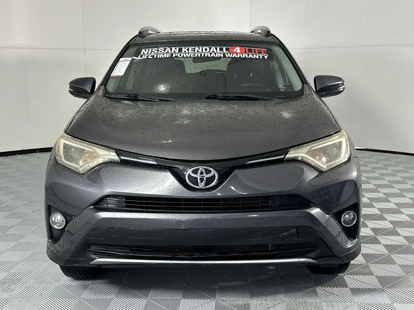 Used 2016 Gray Toyota XLE image 3