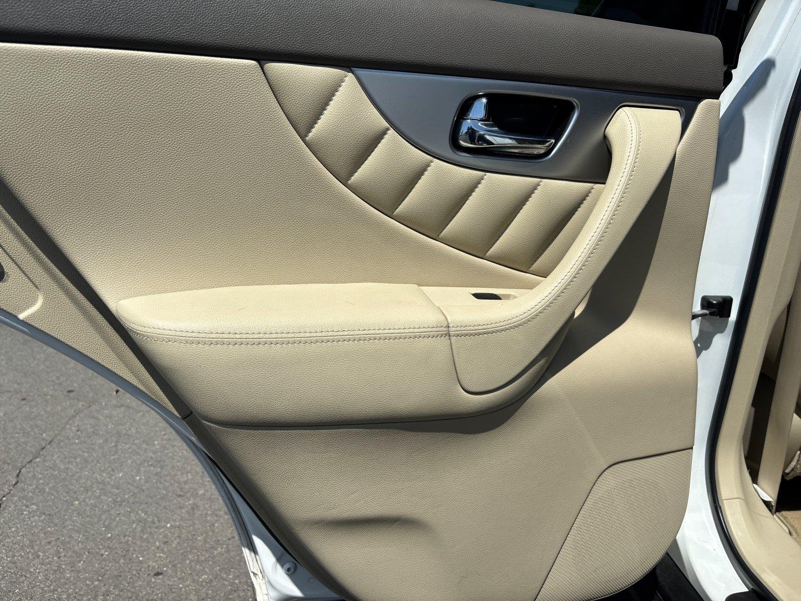 Used 2013 Moonlight White INFINITI Base image 32