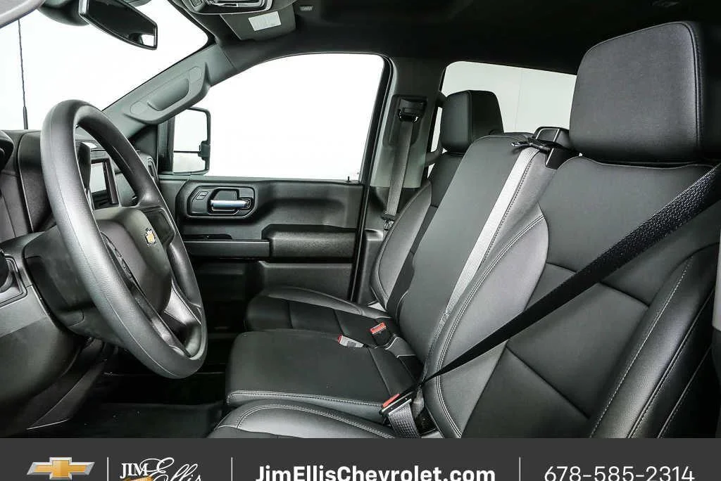 New 2026 Summit White Chevrolet WT image 5