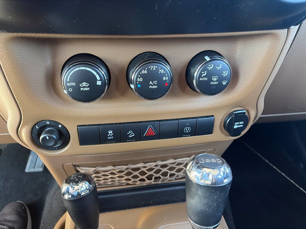 Used 2013 White Jeep Unlimited Sahara image 18