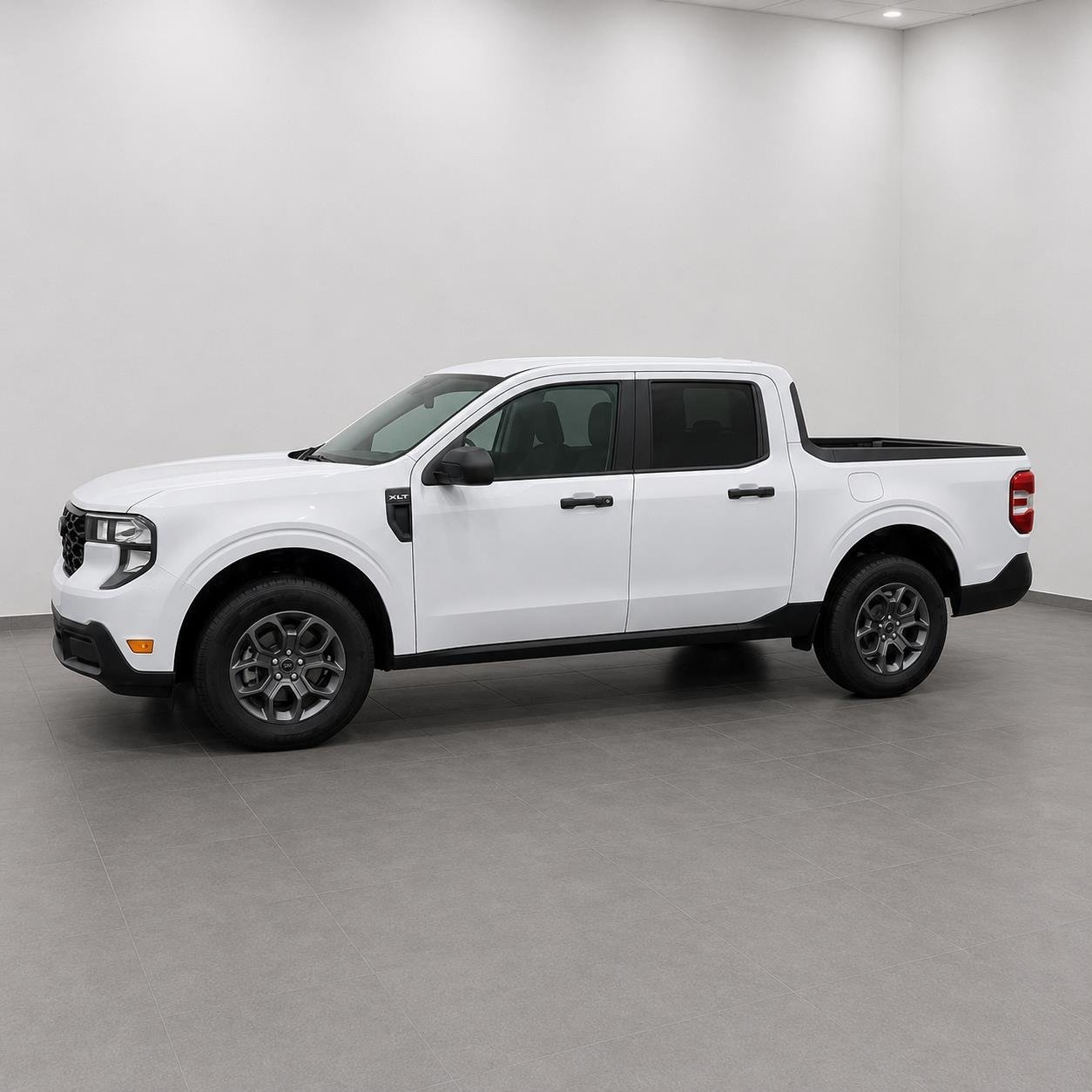Used 2026 WHITE FORD XLT image 2