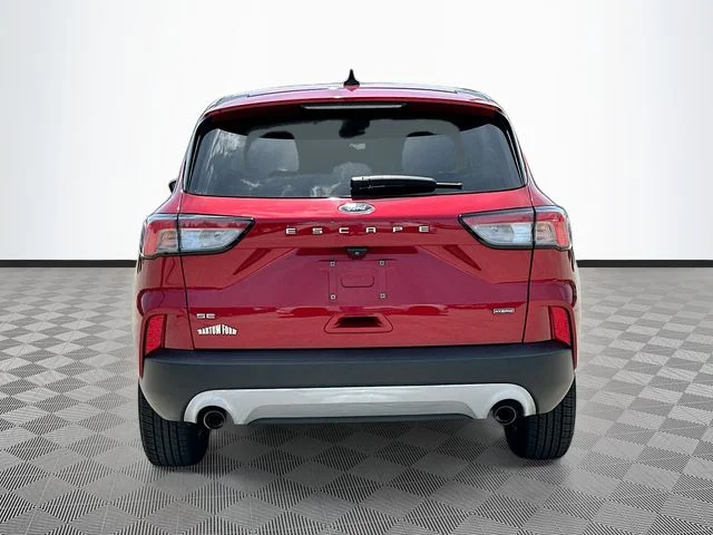 Used 2021 Red Ford SE image 6