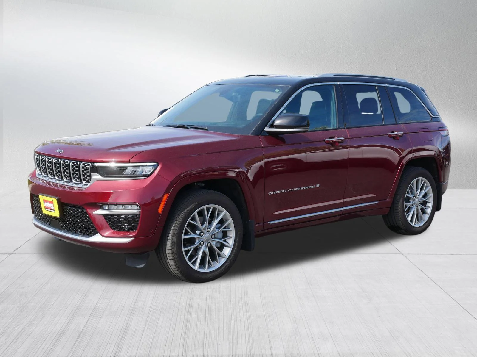Used 2023 Velvet Red Pearlcoat Jeep Summit image 3