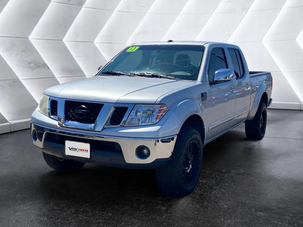 Used 2013 Silver Nissan SL image 3