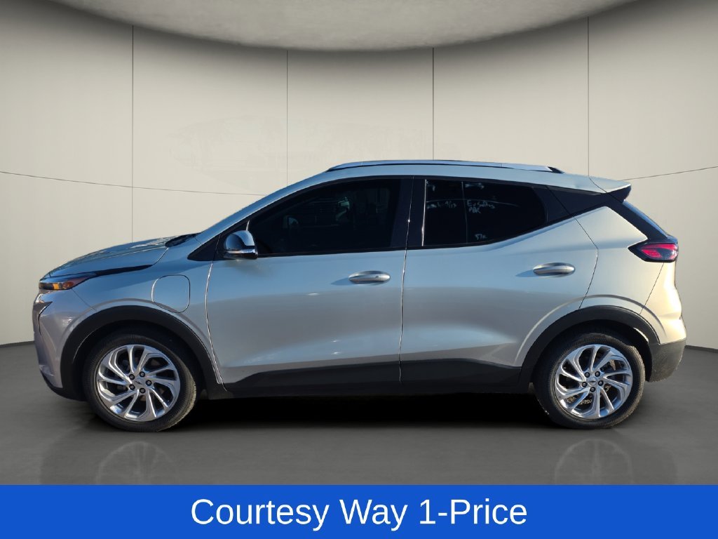 Used 2023 Silver Chevrolet LT image 5