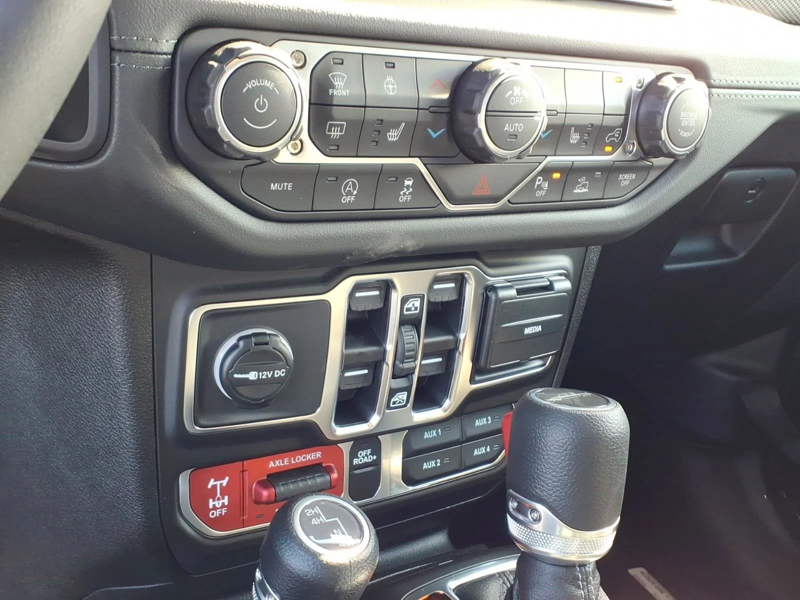 New 2026 Black Clear-Coat Exterior Paint Jeep Mojave image 9