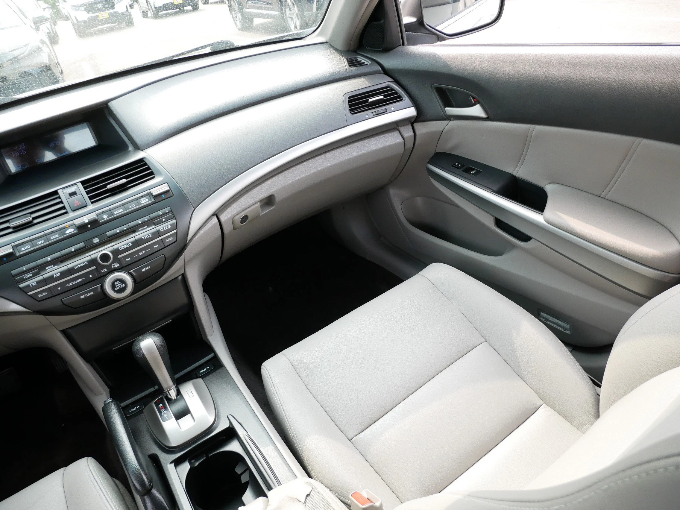 Used 2008 Alabaster Silver Metallic Honda EX-L image 11