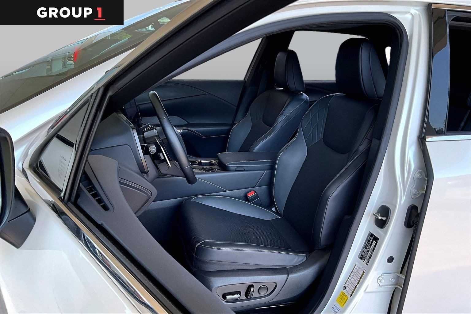 Used 2024 Eminent White Pearl Lexus Premium image 6
