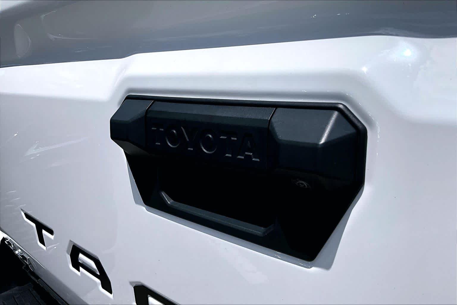 Used 2024 Ice Cap Toyota SR5 image 31