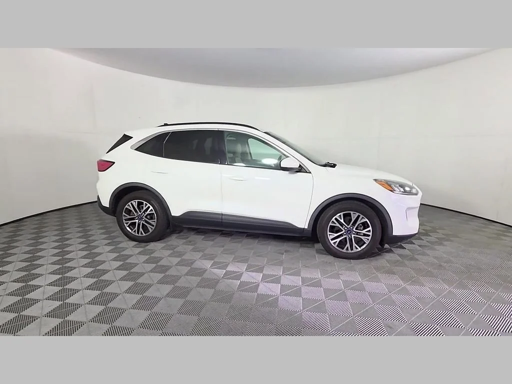 Used 2020 White Metallic Ford SEL image 34