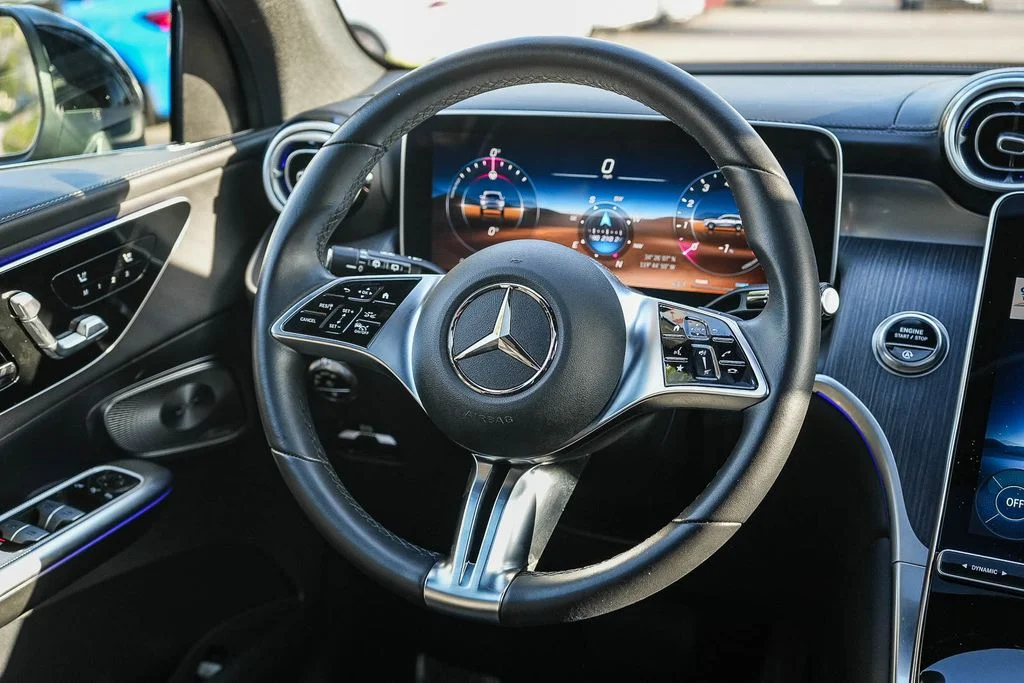 Used 2025  Mercedes-Benz GLC 300 image 14