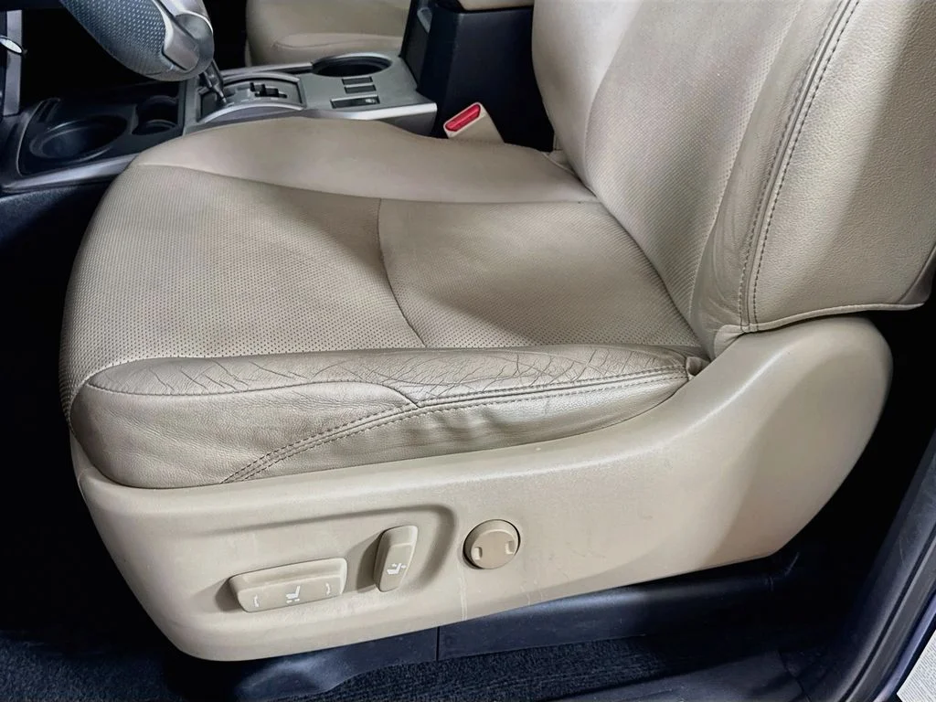 Used 2014 Blue Toyota Limited image 23