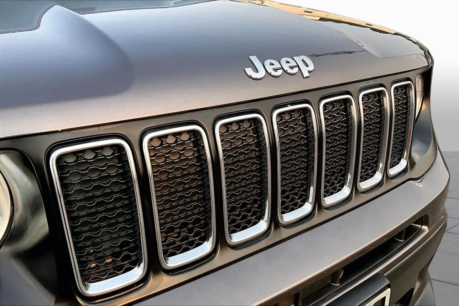 Used 2020 Granite Crystal Metallic Clearcoat Jeep Sport image 30
