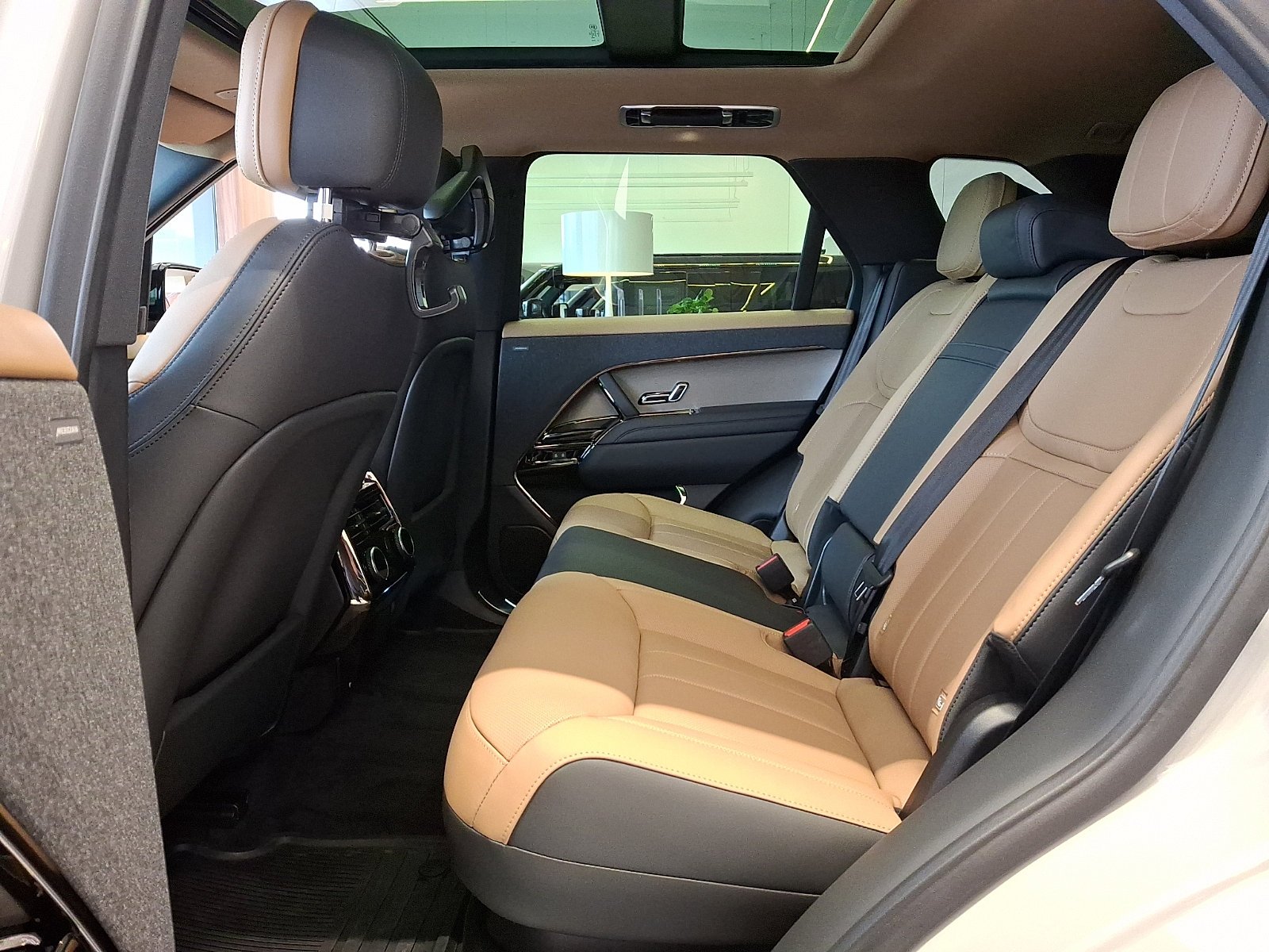 New 2026 Borasco Grey Land Rover  image 6
