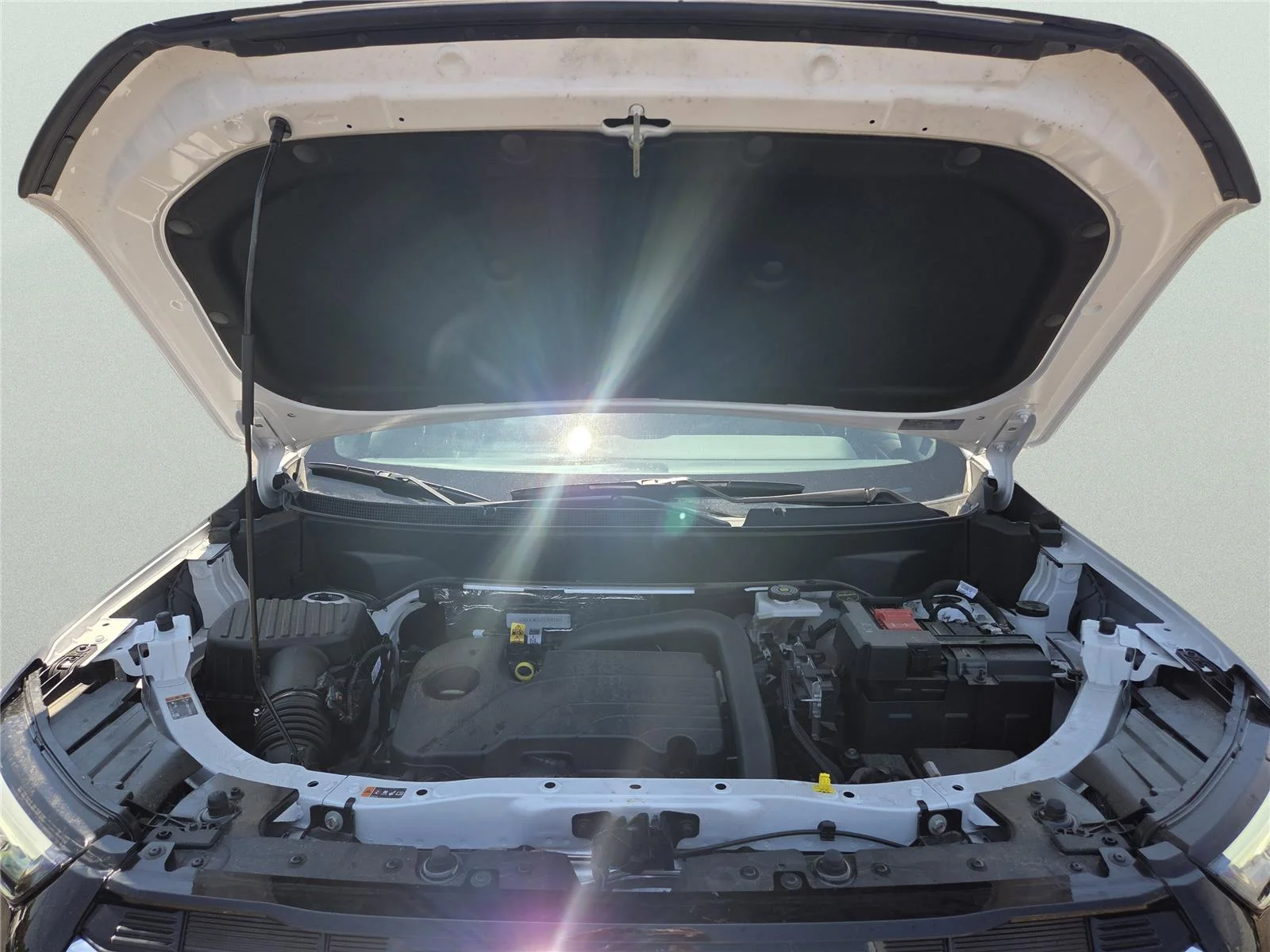 Used 2026 Summit White GMC FWD Elevation image 27