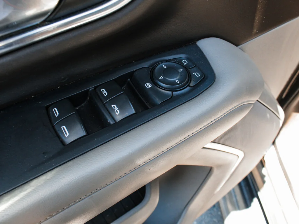 Used 2021 Smokey Quartz Metallic GMC SLE image 9