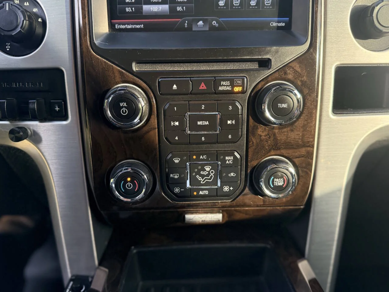 Used 2014 White Ford Platinum 4x4 4dr SuperCrew Styleside 5.5 ft. SB image 31